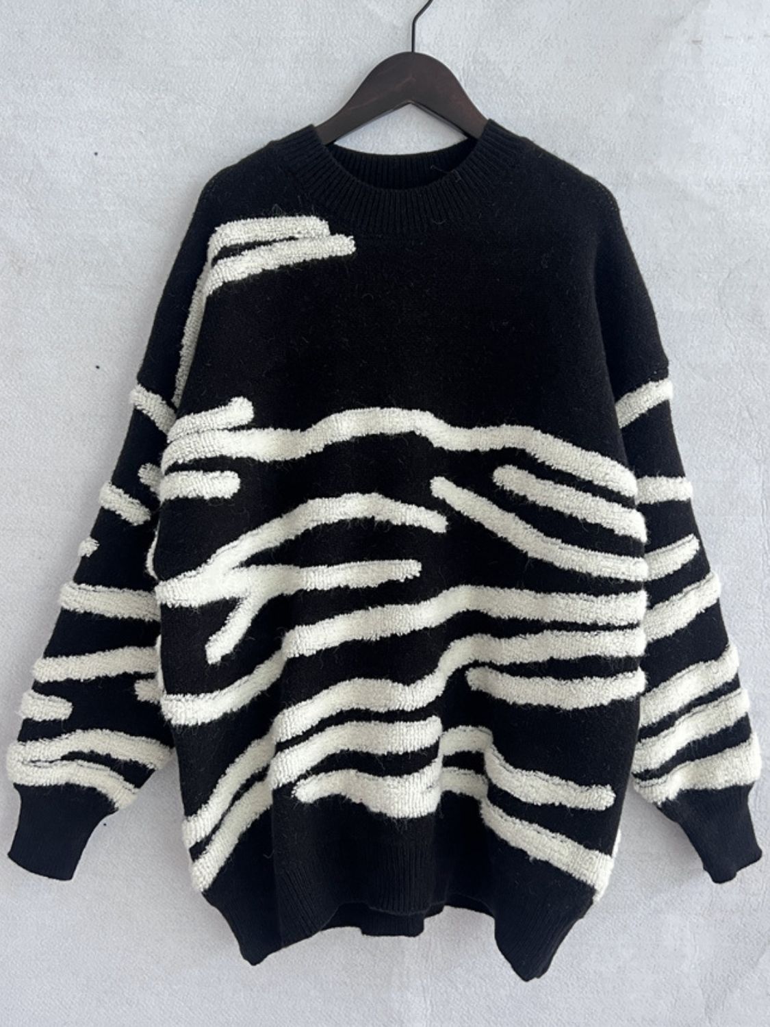 Contrast Round Neck Long Sleeve Sweater-BT8D