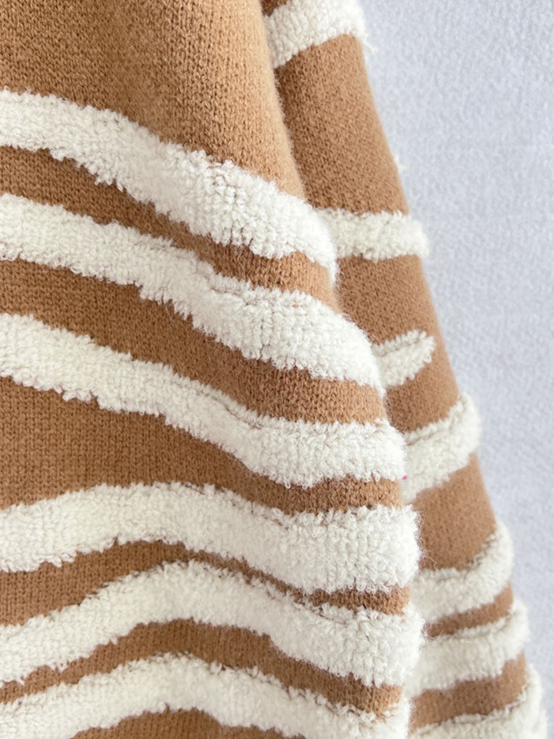Contrast Round Neck Long Sleeve Sweater-BT8D